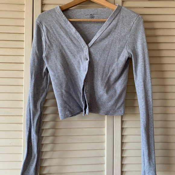 Brandy Melville Tops - Brandy Melville Light Gray Ribbed Tee